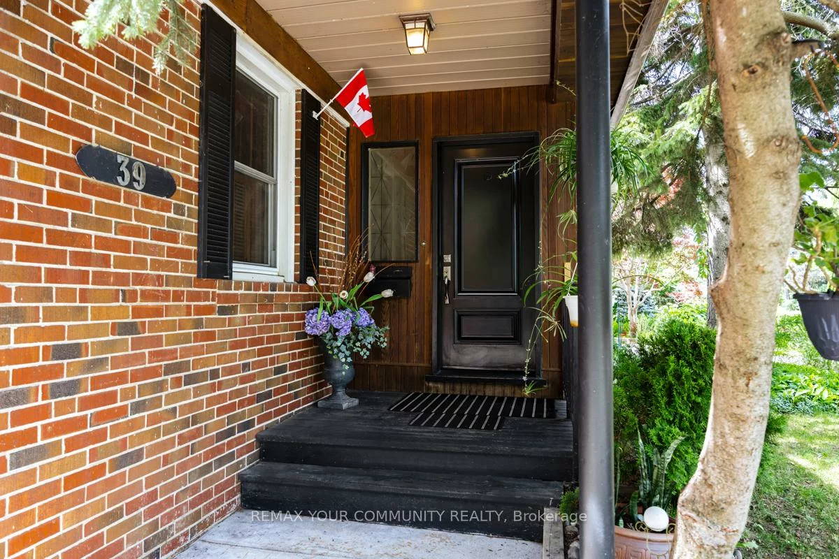 39, Cadillac, Clanton Park, Toronto