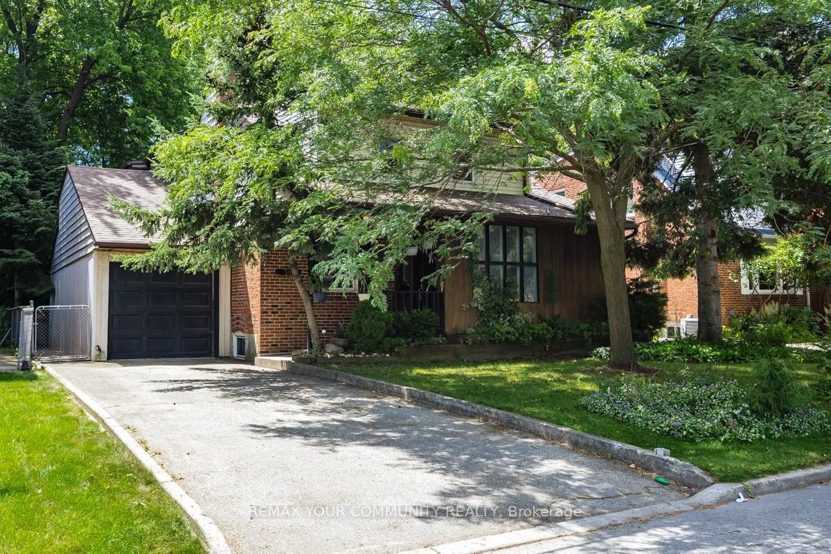 39, Cadillac, Clanton Park, Toronto