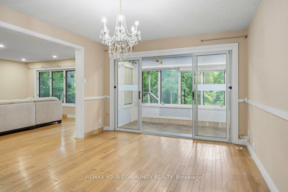 39, Cadillac, Clanton Park, Toronto