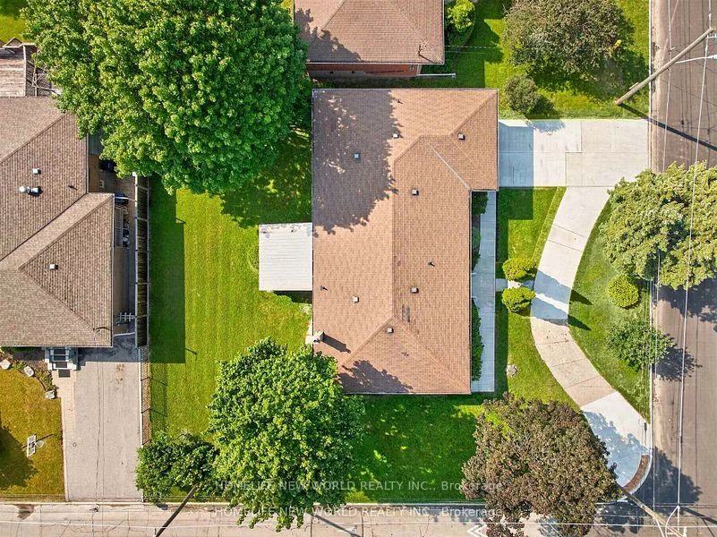 203, Goddard, Bathurst Manor, Toronto