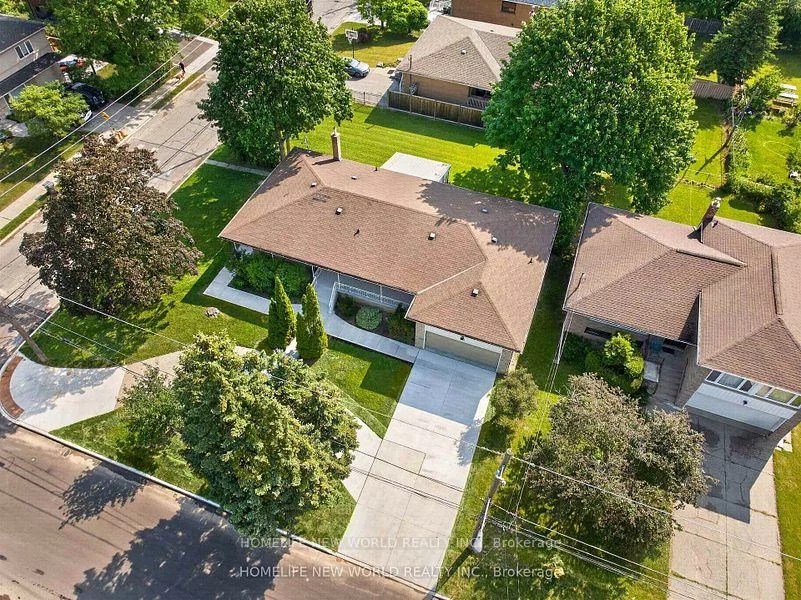 203, Goddard, Bathurst Manor, Toronto