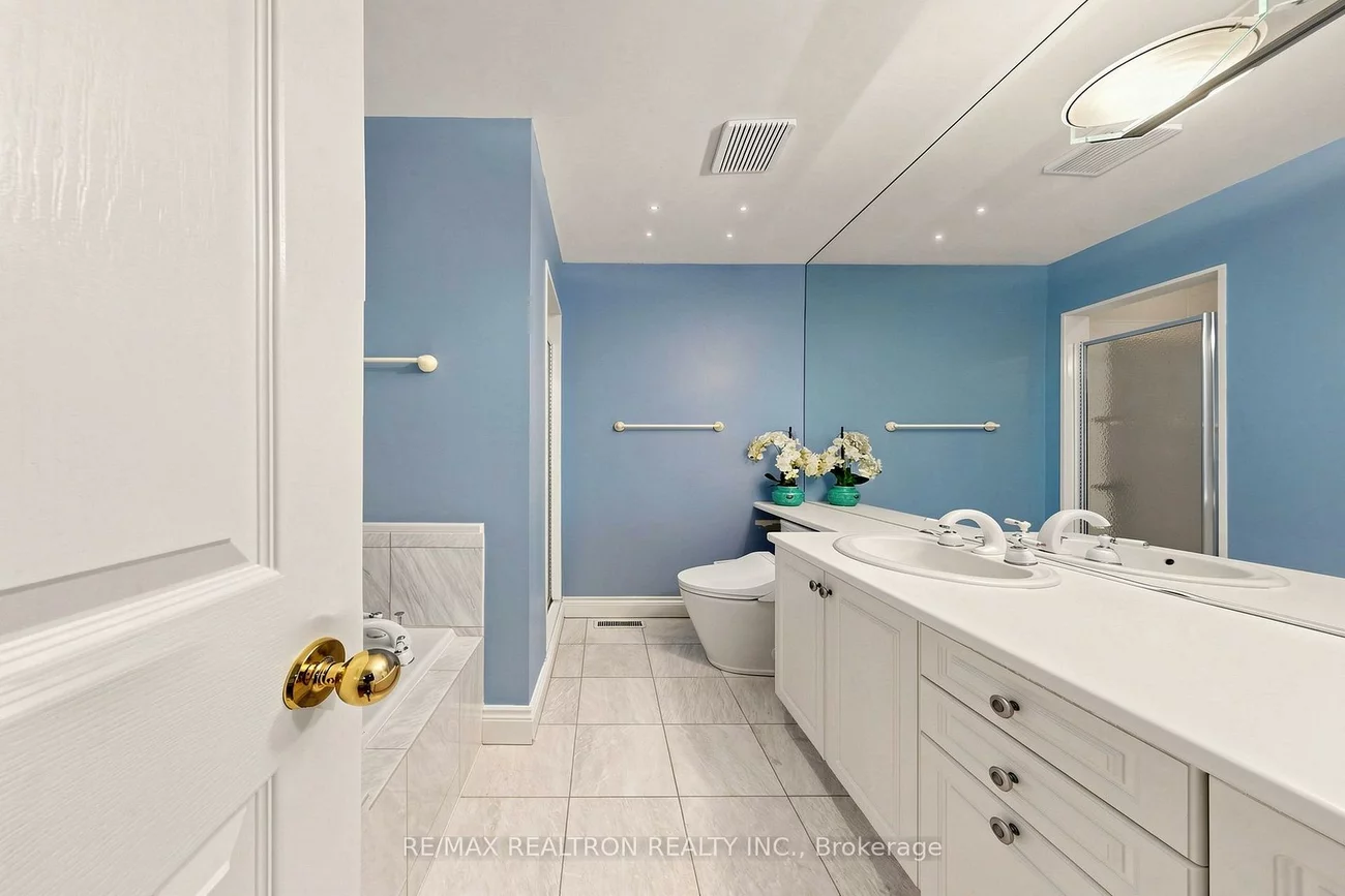 352, Deloraine, Bedford Park-Nortown, Toronto