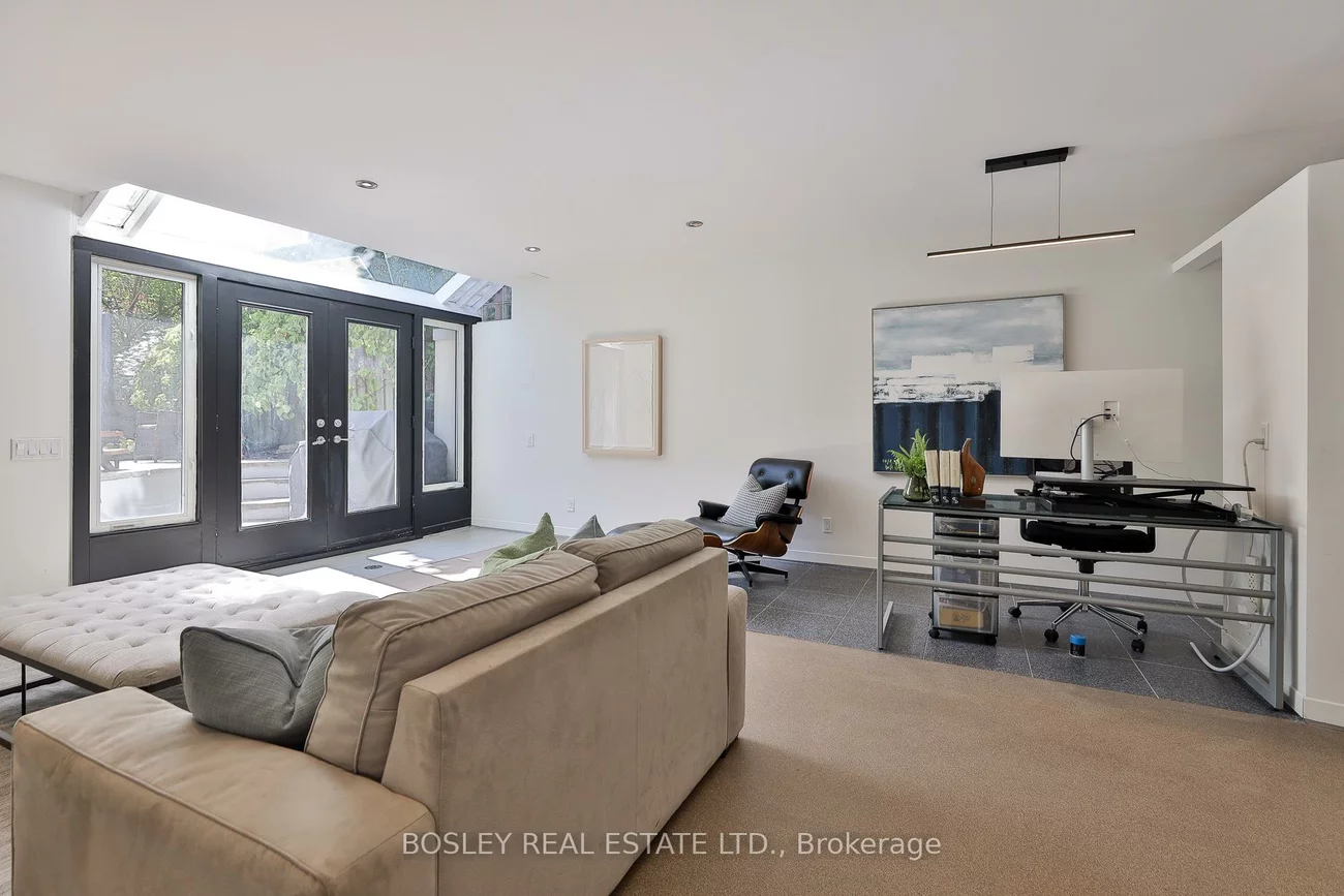 301, Keewatin, Mount Pleasant East, Toronto