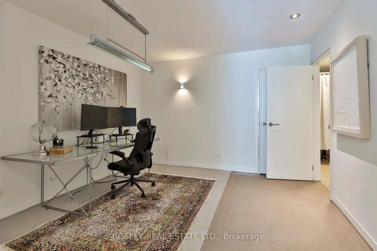 301, Keewatin, Mount Pleasant East, Toronto