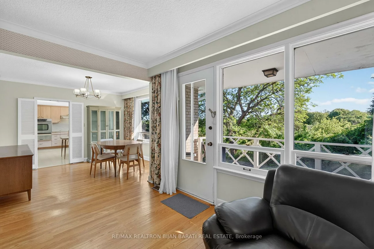 14, Heathview, Bayview Village, Toronto