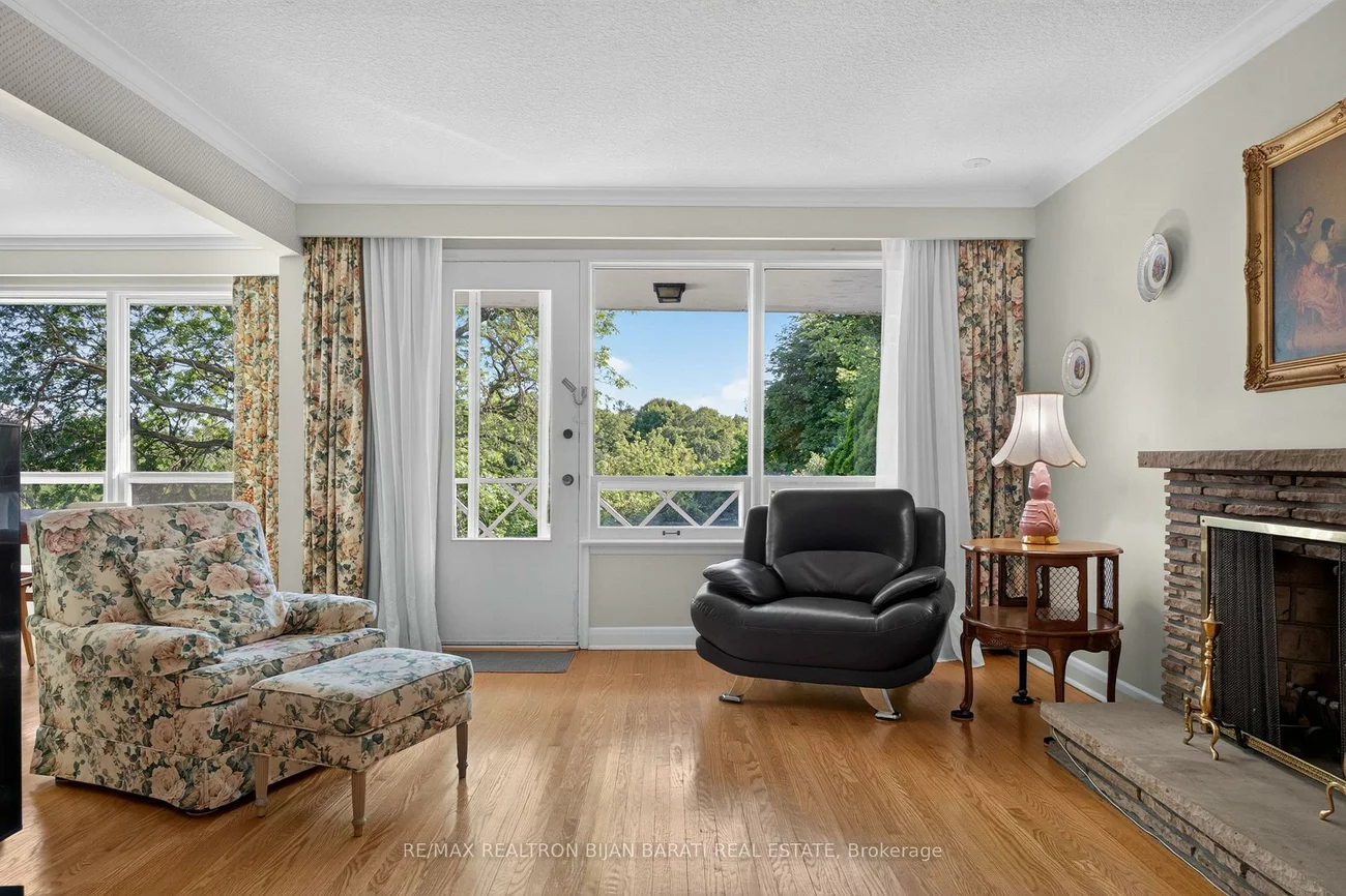 14, Heathview, Bayview Village, Toronto