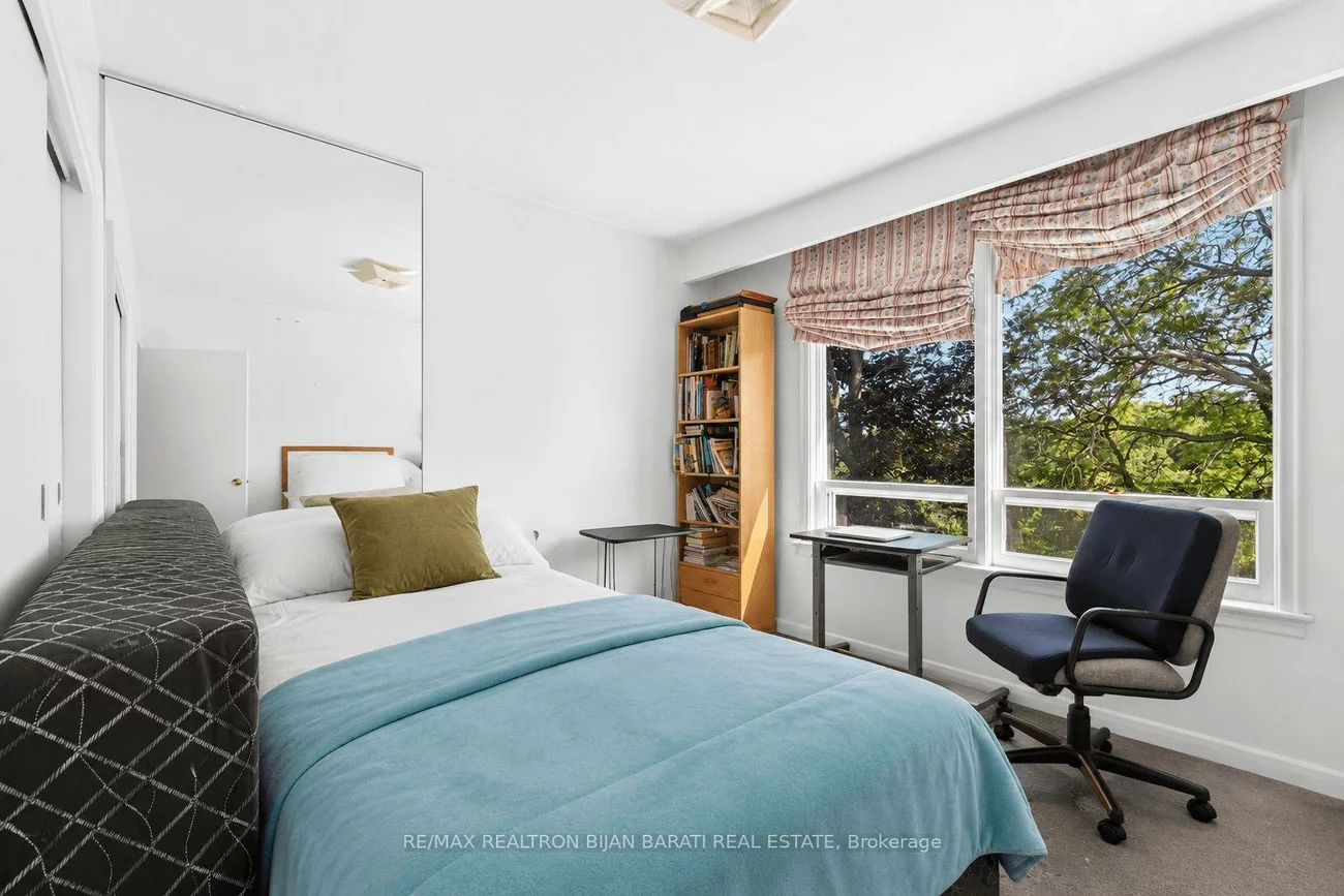 14, Heathview, Bayview Village, Toronto