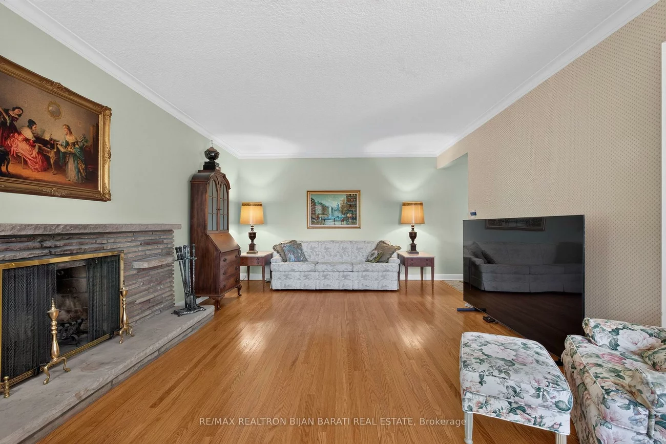 14, Heathview, Bayview Village, Toronto