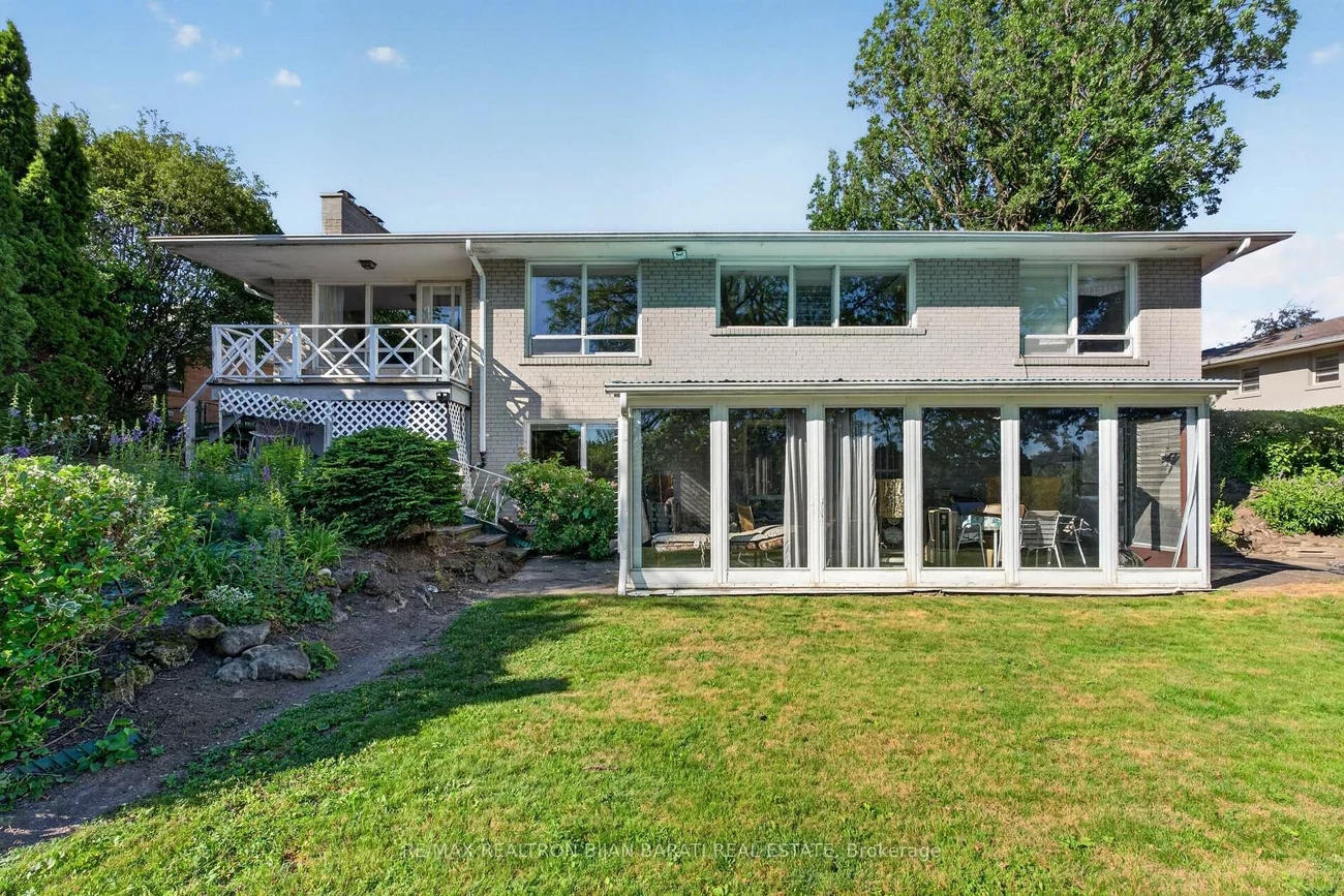 14, Heathview, Bayview Village, Toronto