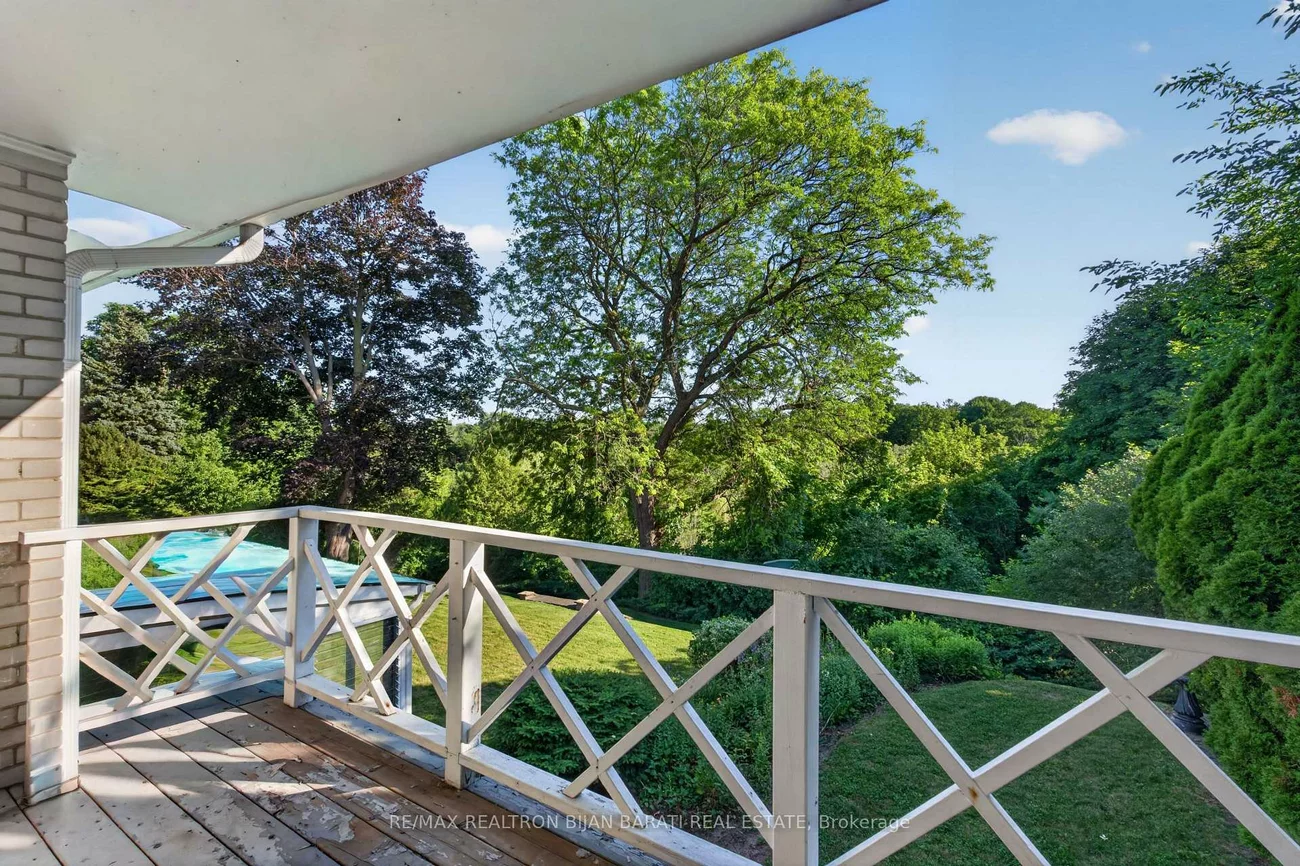 14, Heathview, Bayview Village, Toronto