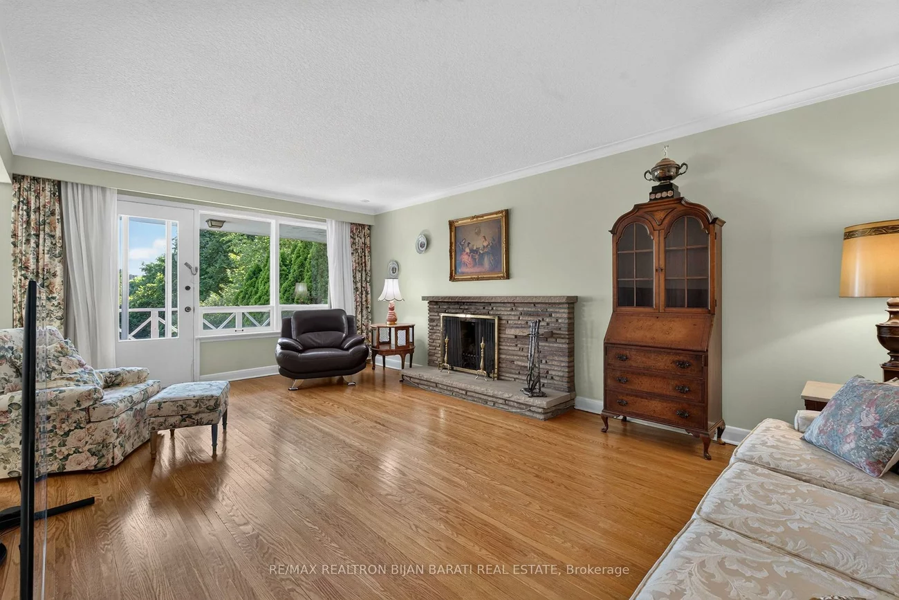 14, Heathview, Bayview Village, Toronto