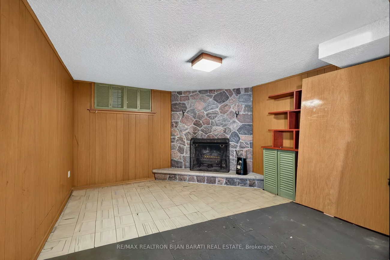 14, Heathview, Bayview Village, Toronto