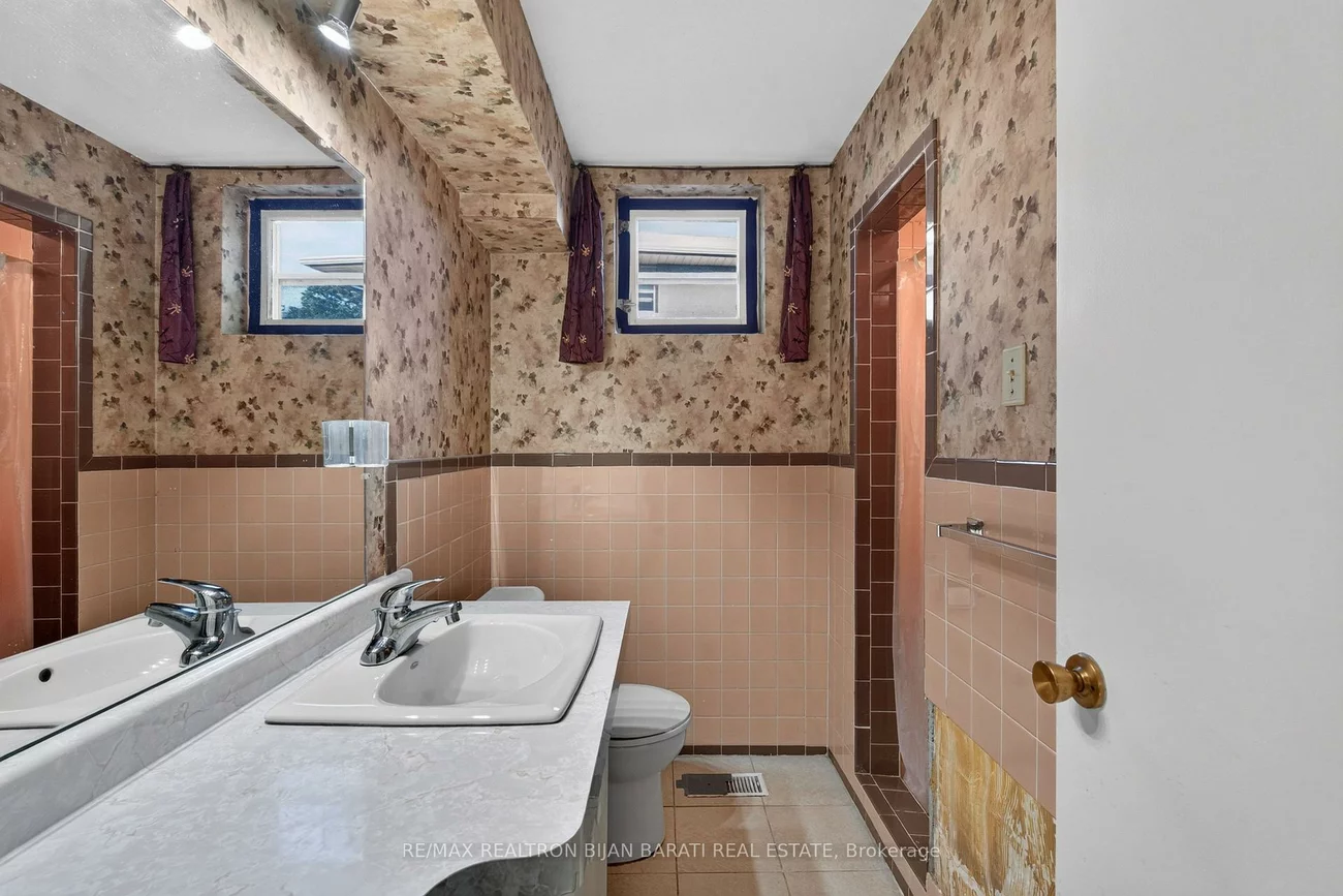 14, Heathview, Bayview Village, Toronto