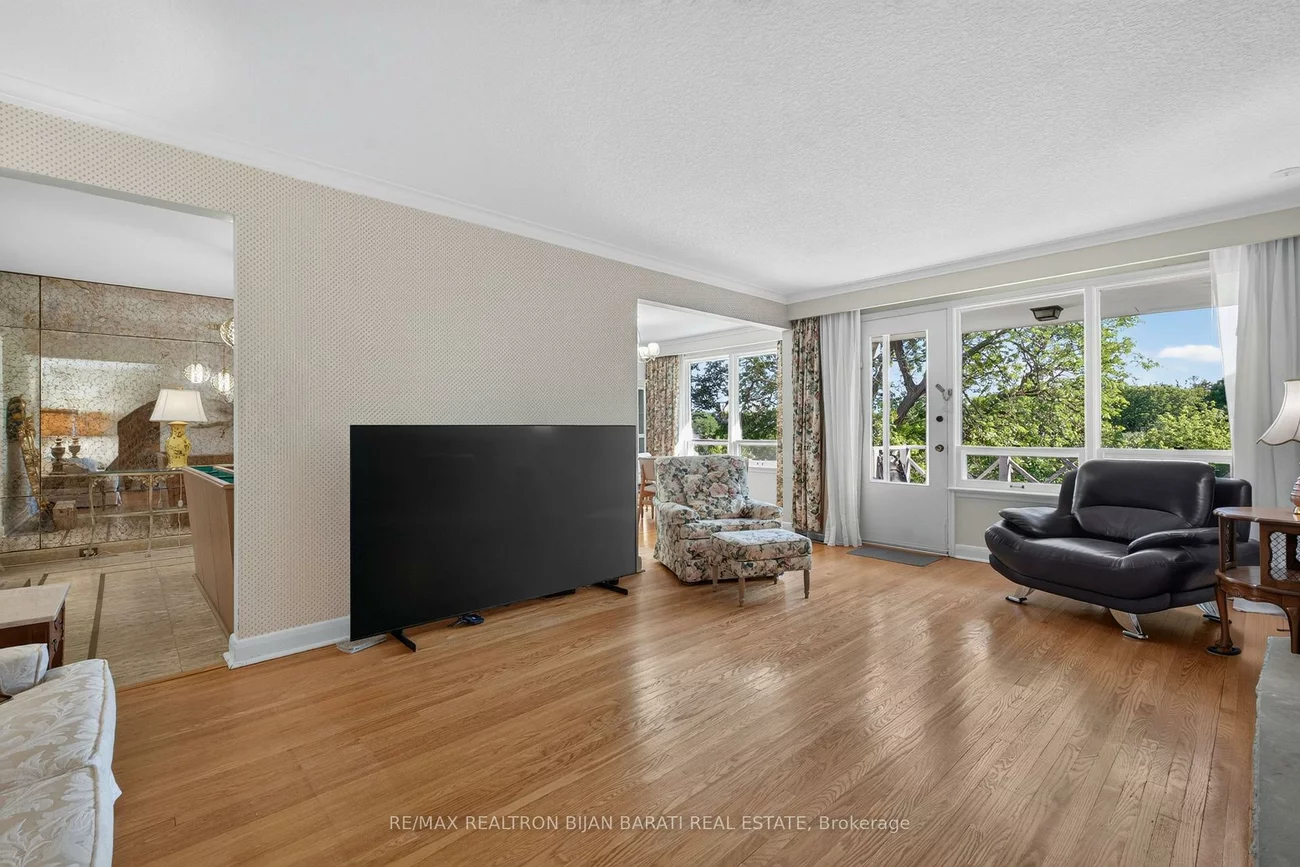 14, Heathview, Bayview Village, Toronto