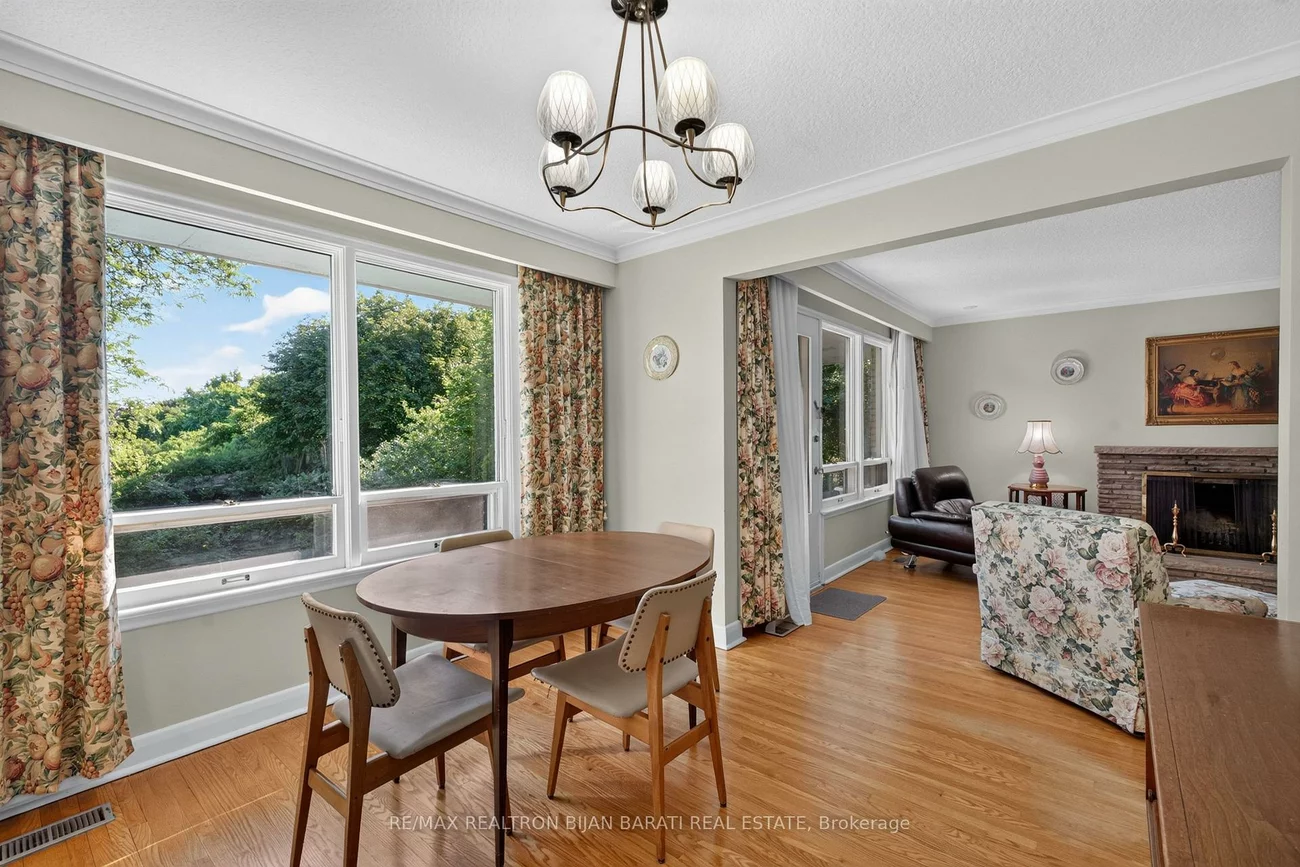 14, Heathview, Bayview Village, Toronto
