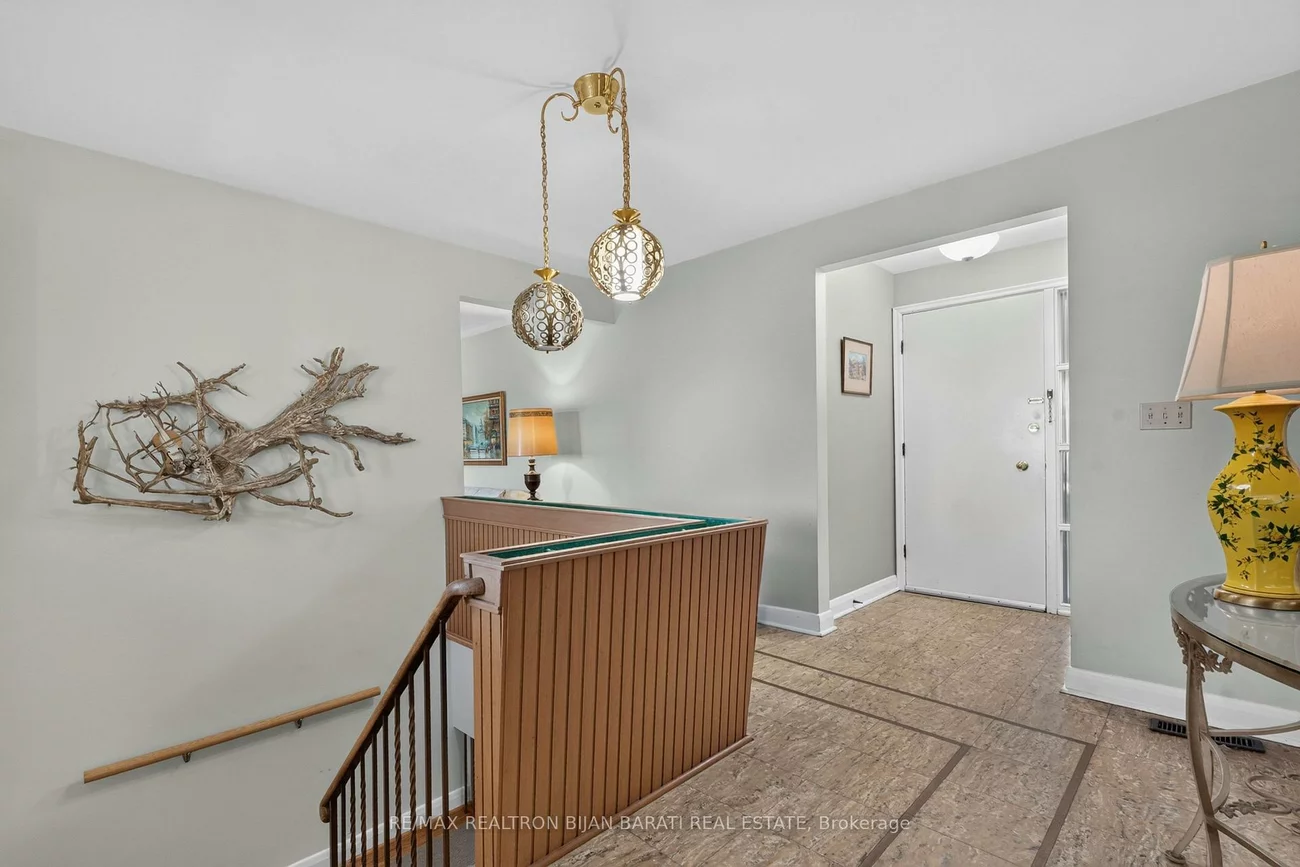 14, Heathview, Bayview Village, Toronto
