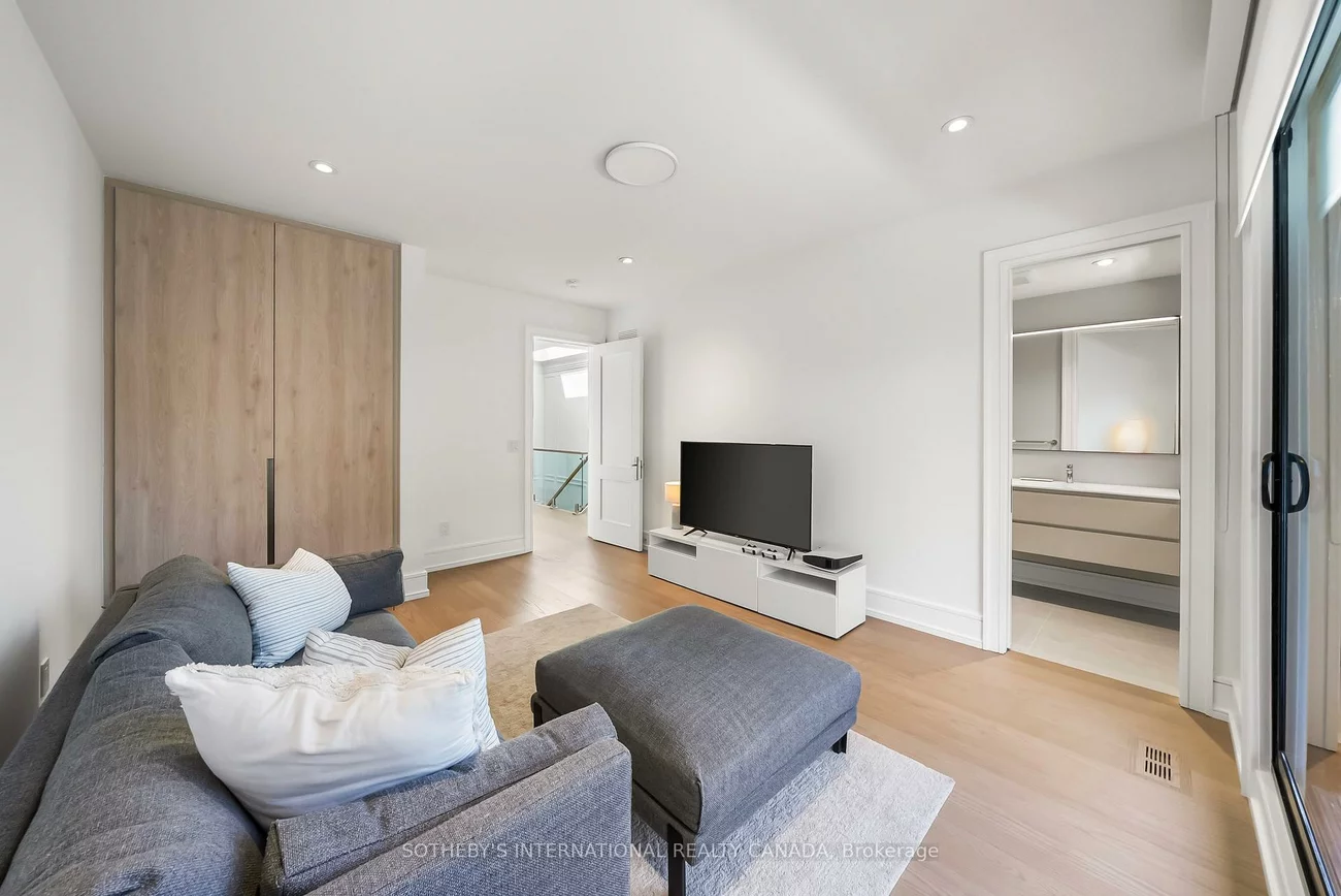 734, Avenue, Forest Hill South, Toronto