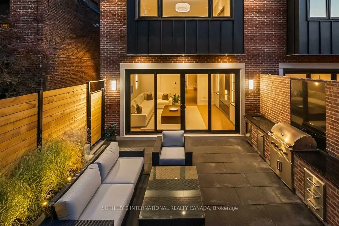 734, Avenue, Forest Hill South, Toronto