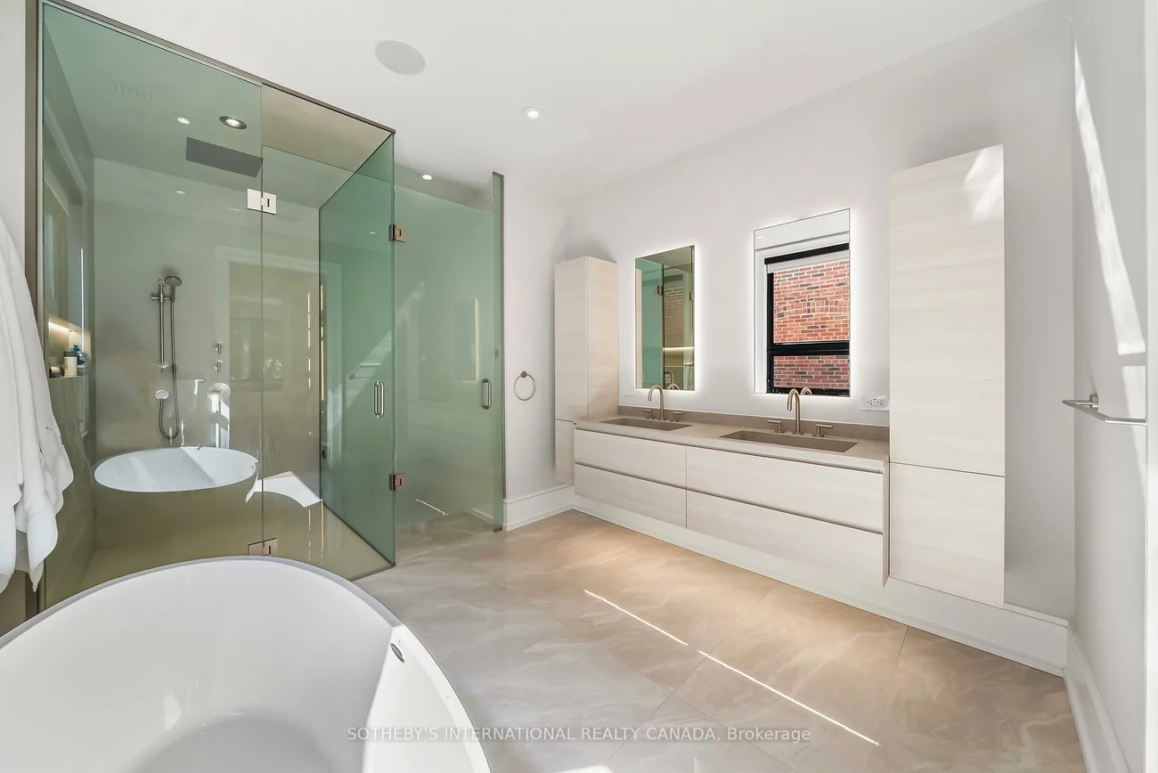 734, Avenue, Forest Hill South, Toronto