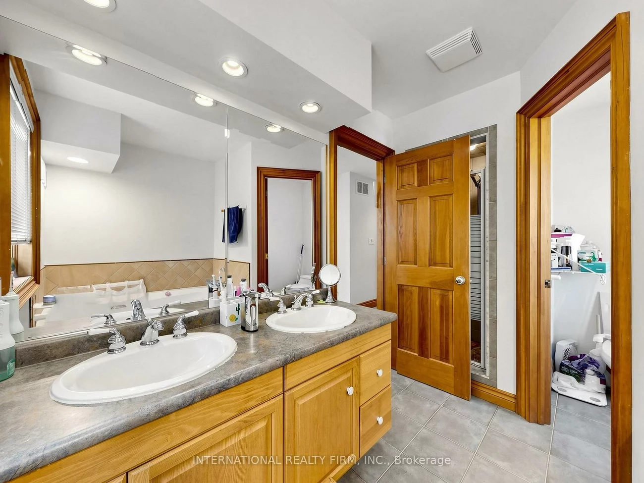 200, Burndale, Lansing-Westgate, Toronto