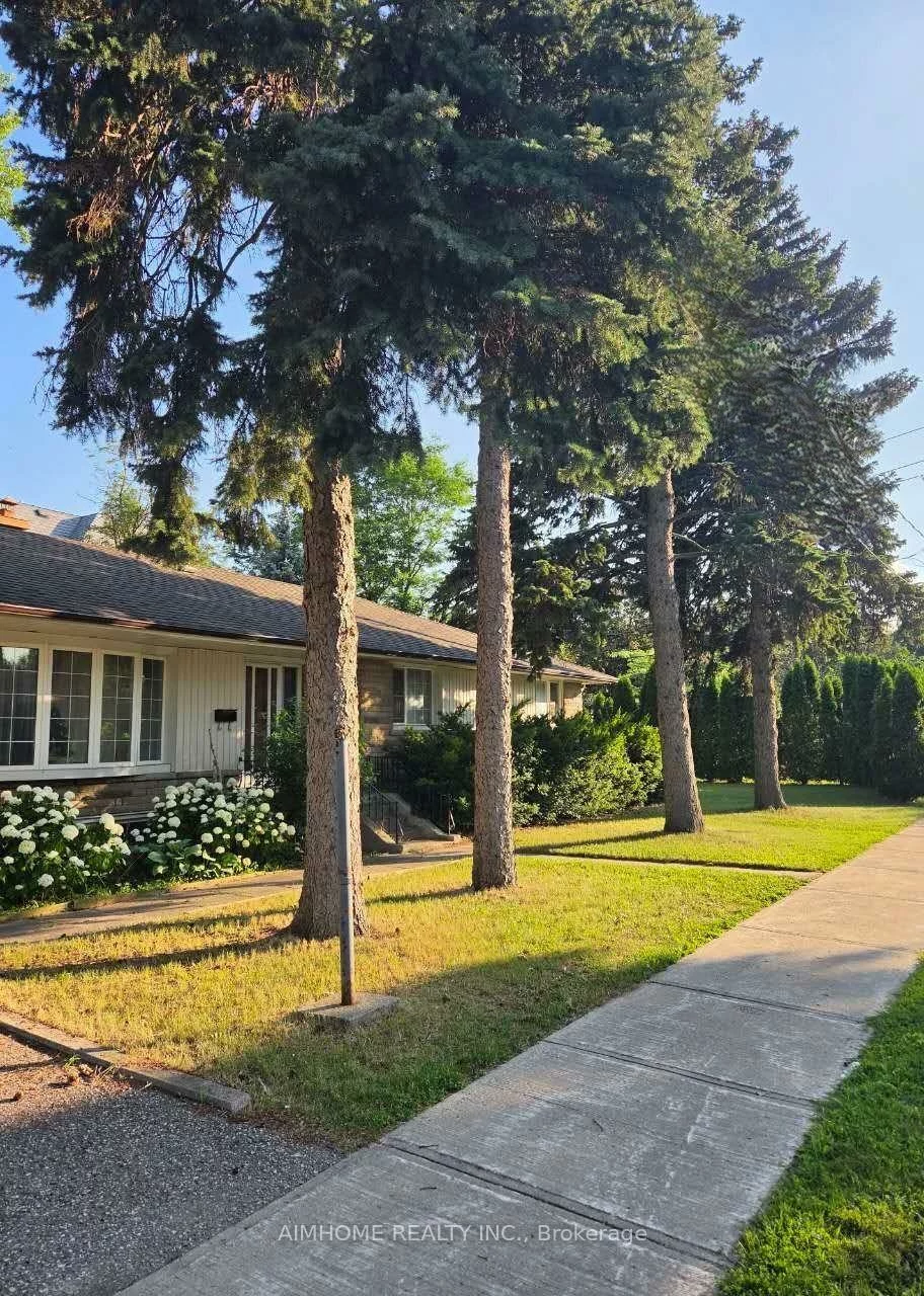 25, Burbank, Bayview Village, Toronto