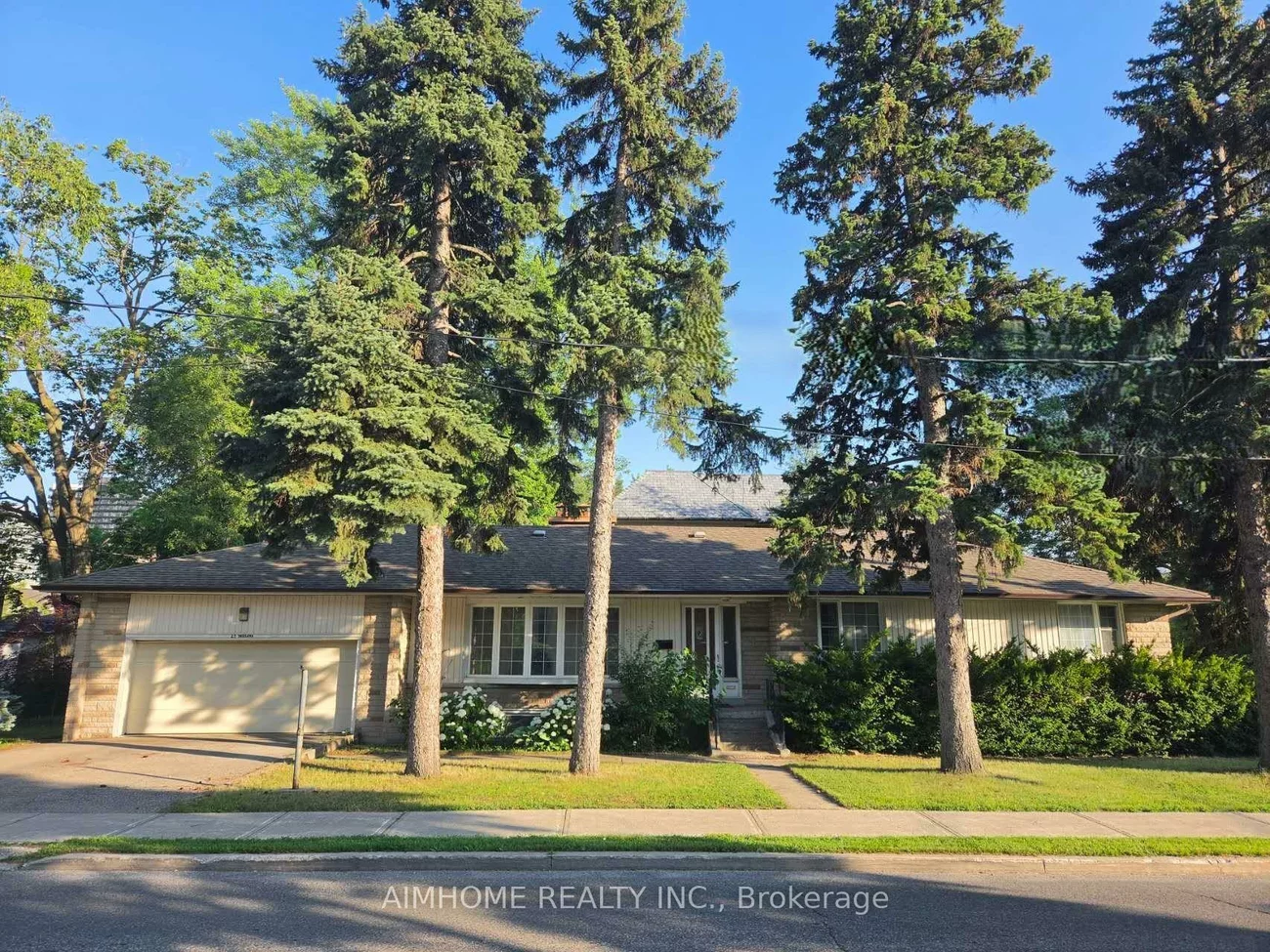 25, Burbank, Bayview Village, Toronto
