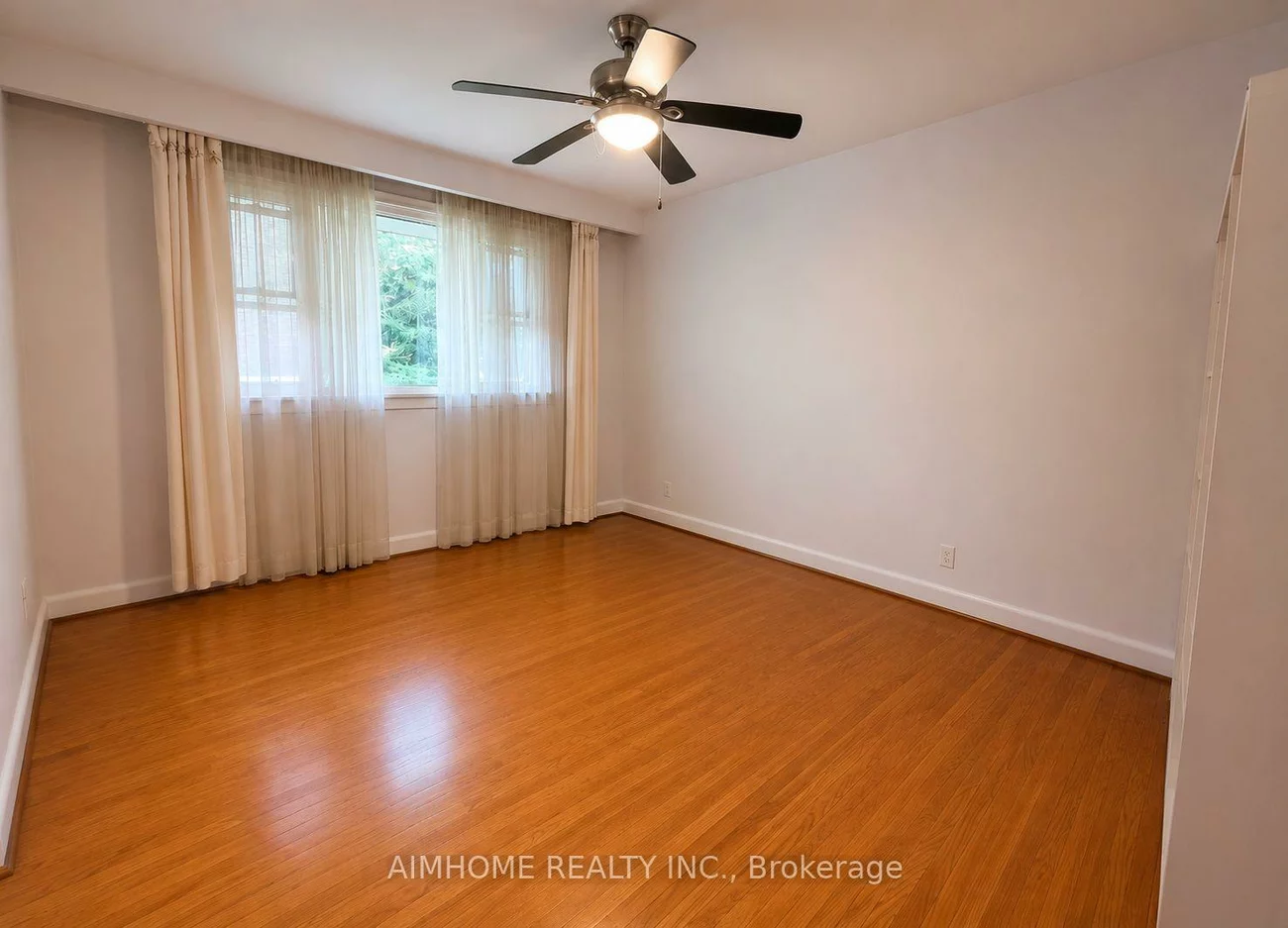 25, Burbank, Bayview Village, Toronto