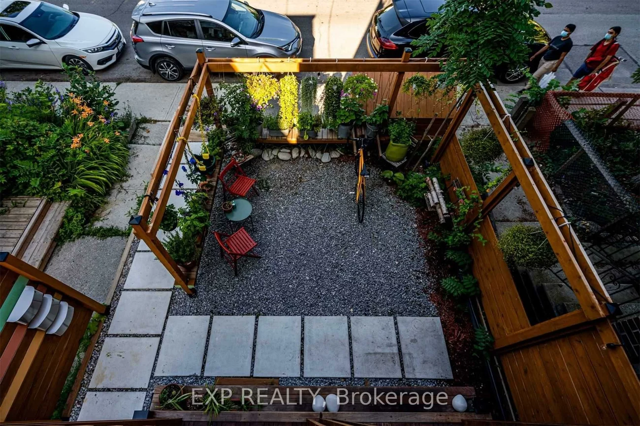 452, Montrose, Palmerston-Little Italy, Toronto