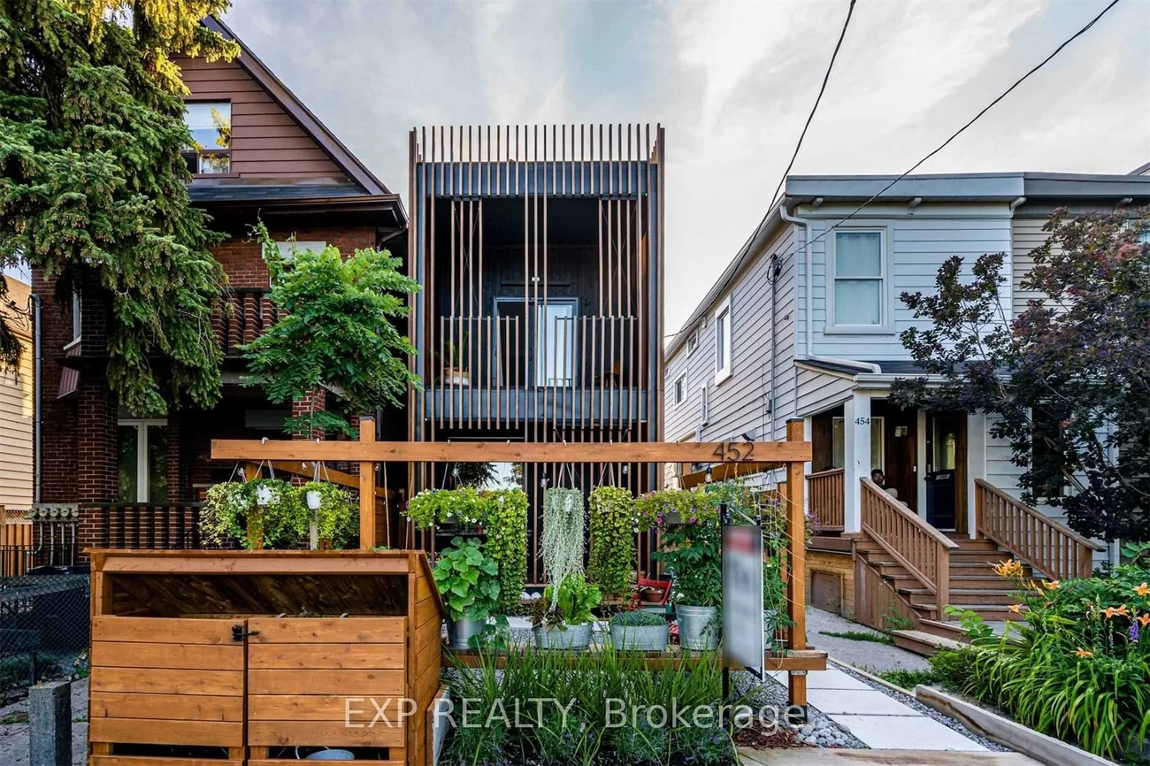 452, Montrose, Palmerston-Little Italy, Toronto