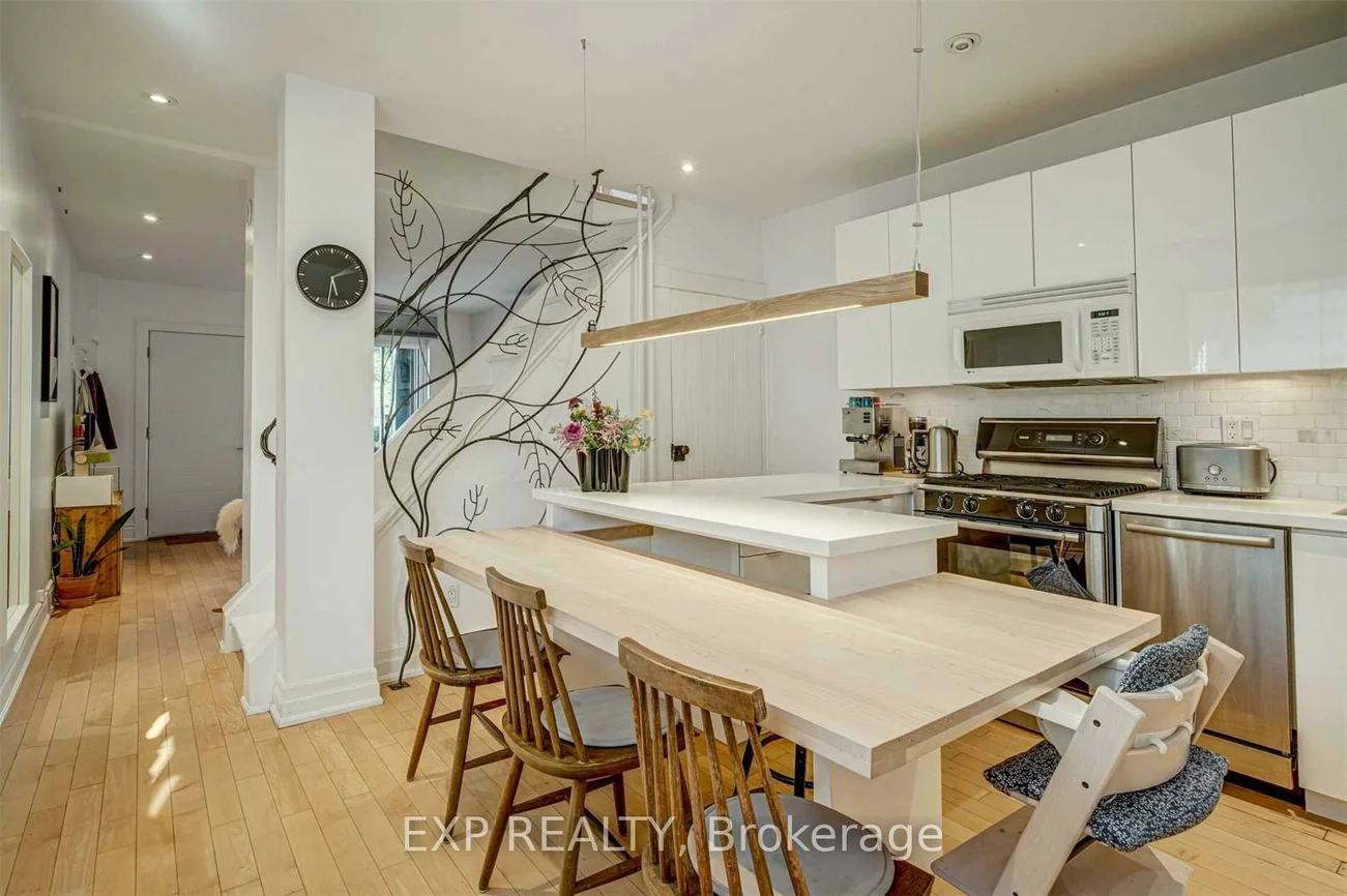 452, Montrose, Palmerston-Little Italy, Toronto