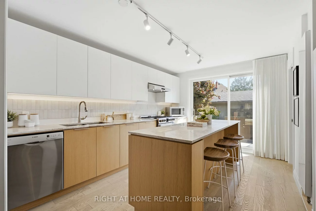 7, Hector, Wychwood, Toronto