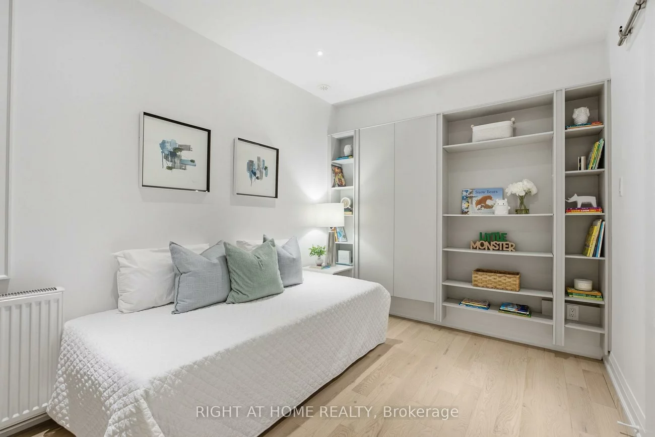 7, Hector, Wychwood, Toronto