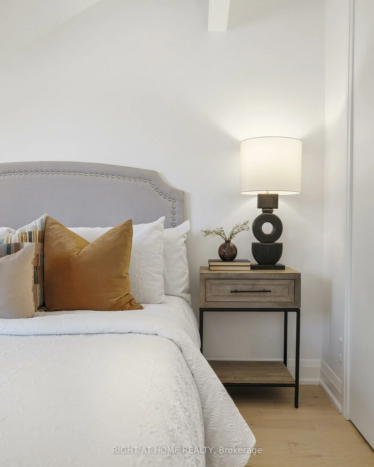 7, Hector, Wychwood, Toronto
