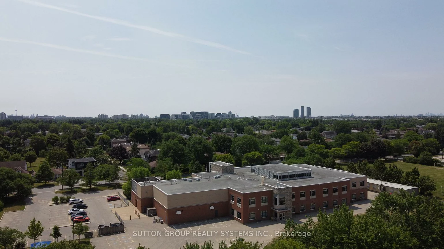 89, Reiner, Clanton Park, Toronto