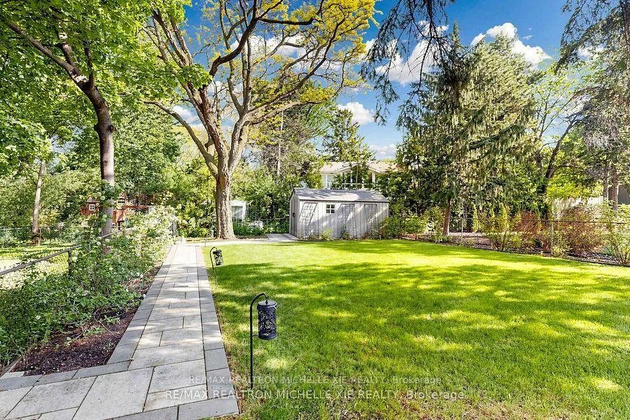 8, Meadowglade, Henry Farm, Toronto