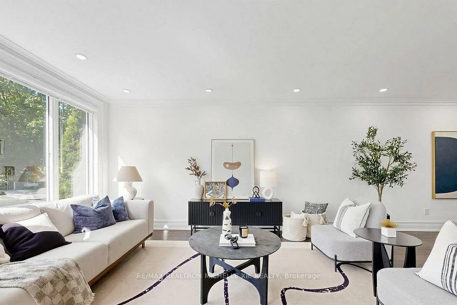 8, Meadowglade, Henry Farm, Toronto