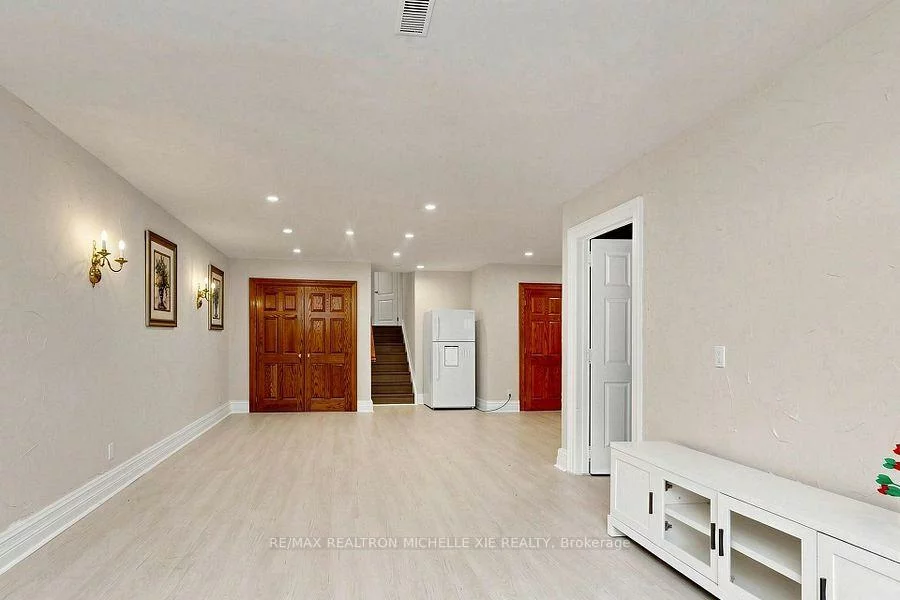 8, Meadowglade, Henry Farm, Toronto