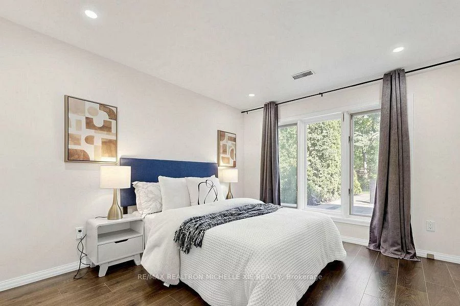 8, Meadowglade, Henry Farm, Toronto