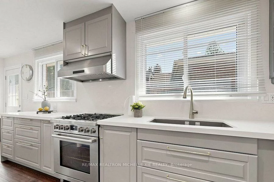 8, Meadowglade, Henry Farm, Toronto