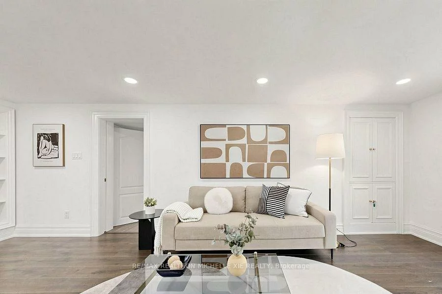 8, Meadowglade, Henry Farm, Toronto