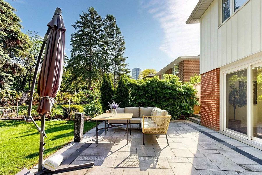 8, Meadowglade, Henry Farm, Toronto