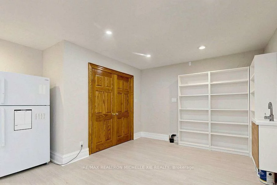 8, Meadowglade, Henry Farm, Toronto