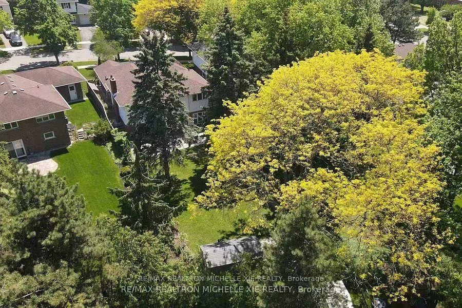 8, Meadowglade, Henry Farm, Toronto