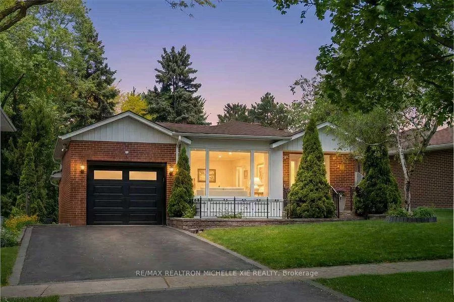 8, Meadowglade, Henry Farm, Toronto