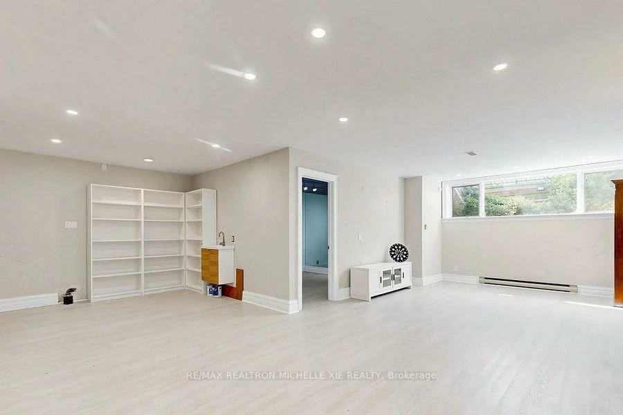 8, Meadowglade, Henry Farm, Toronto