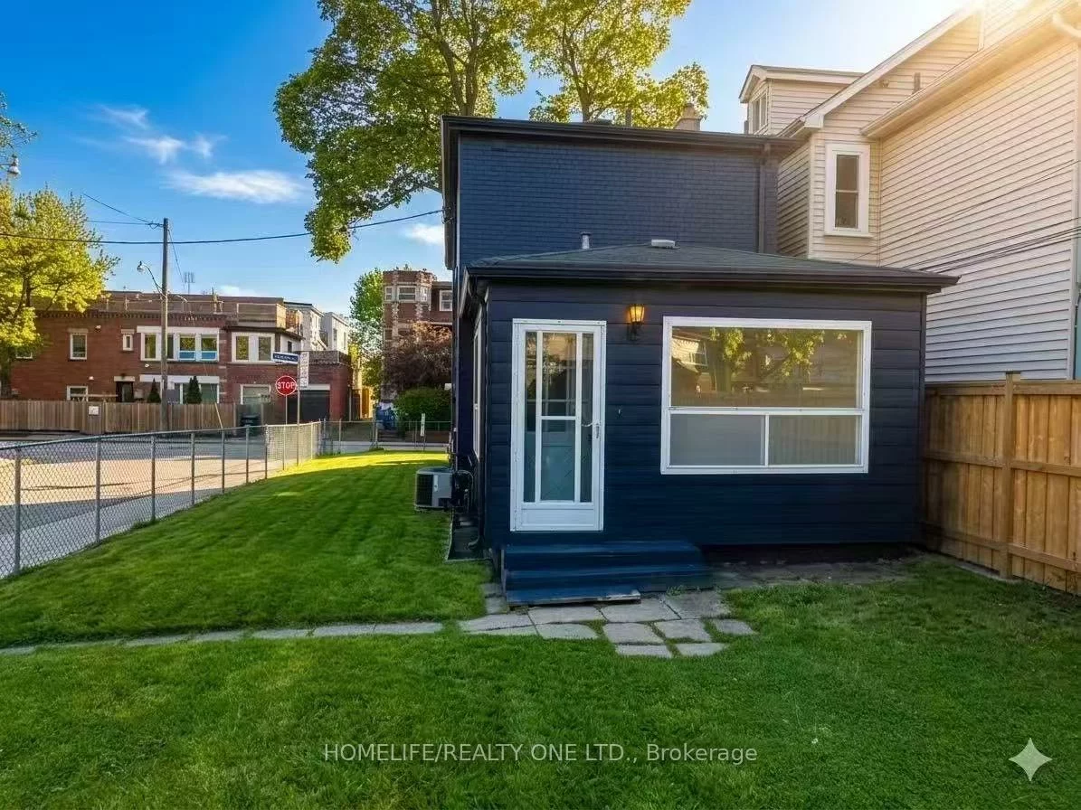 104, Benson, Wychwood, Toronto