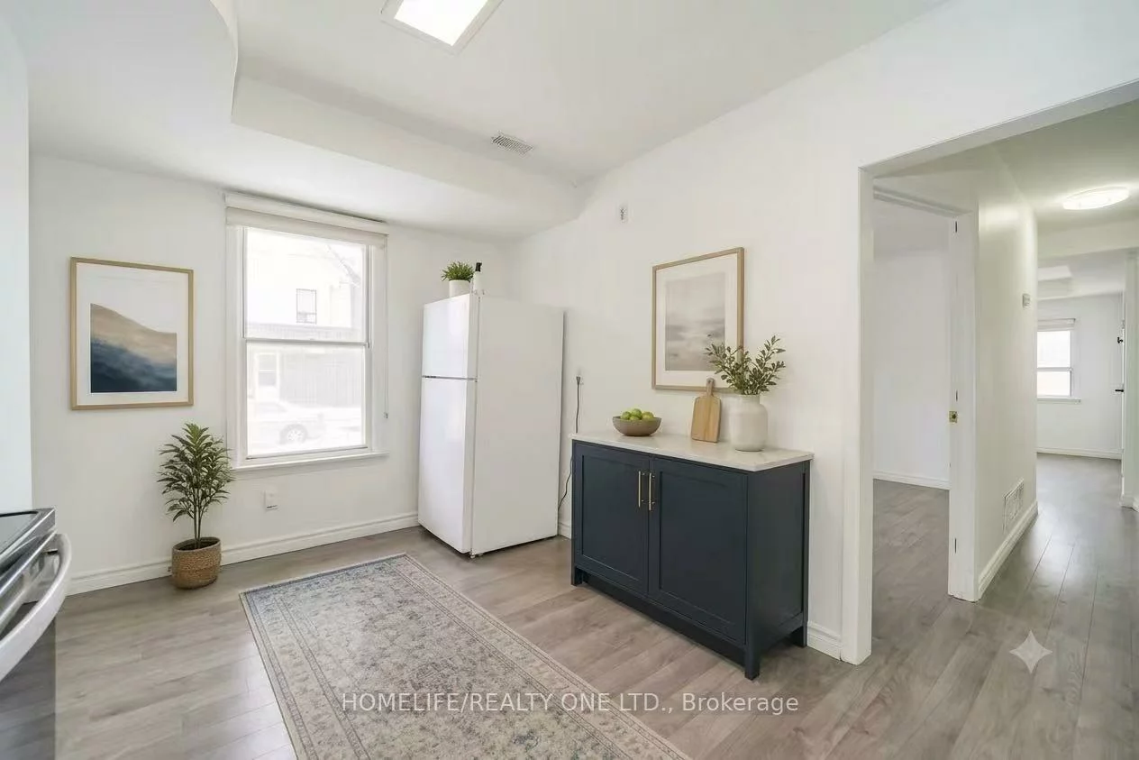 104, Benson, Wychwood, Toronto
