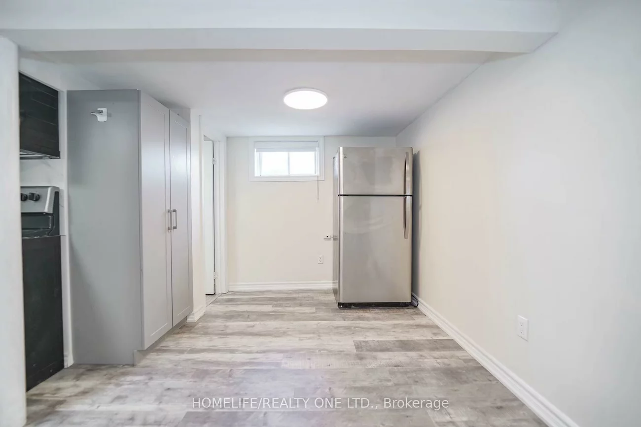 104, Benson, Wychwood, Toronto