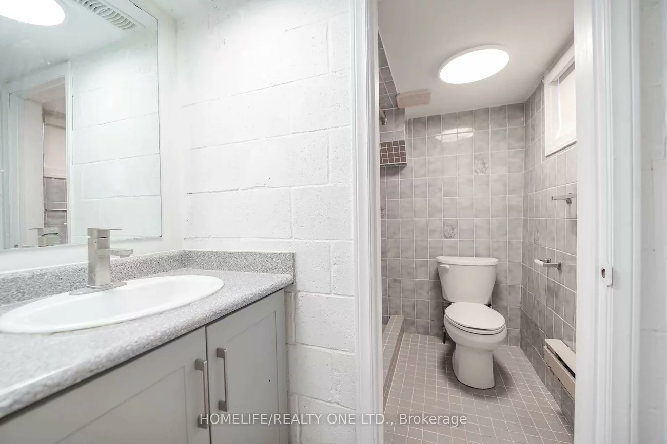 104, Benson, Wychwood, Toronto