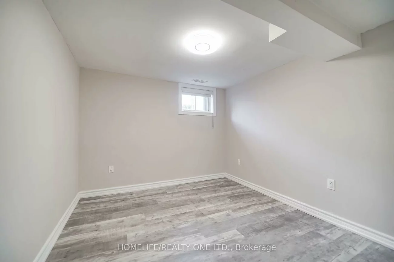 104, Benson, Wychwood, Toronto